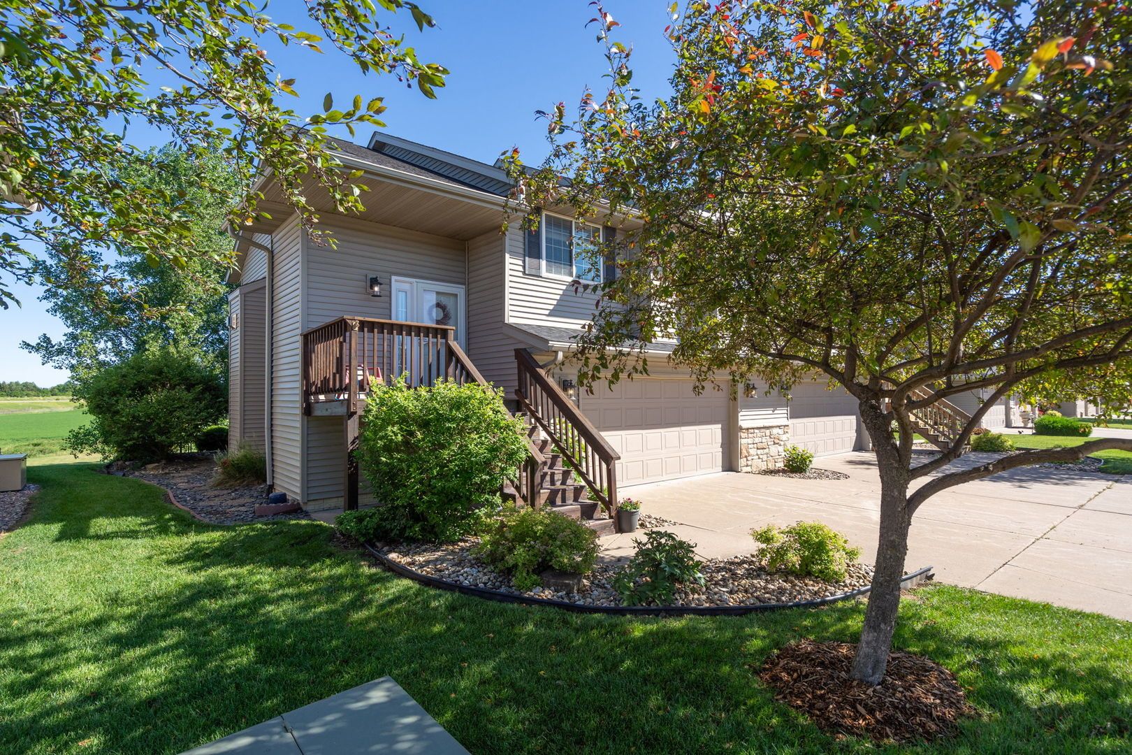 1636 E Lomar Street — Eldridge, IA 52748
