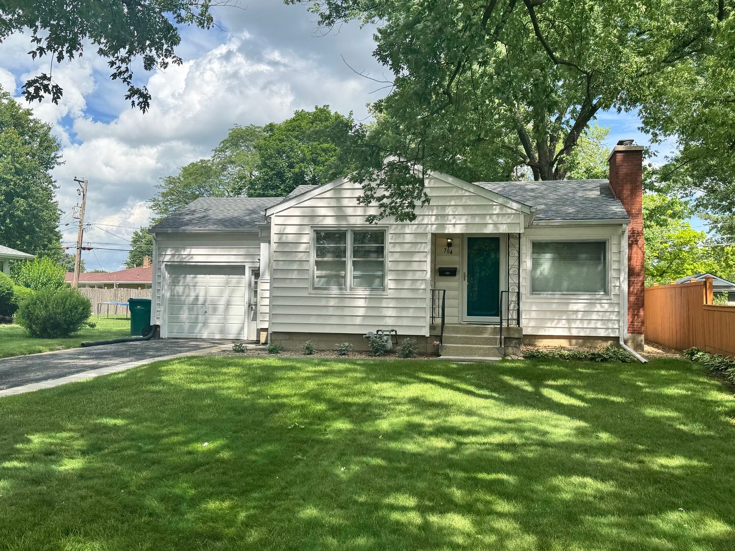 704 Woodlawn Avenue — Joliet, IL 60435