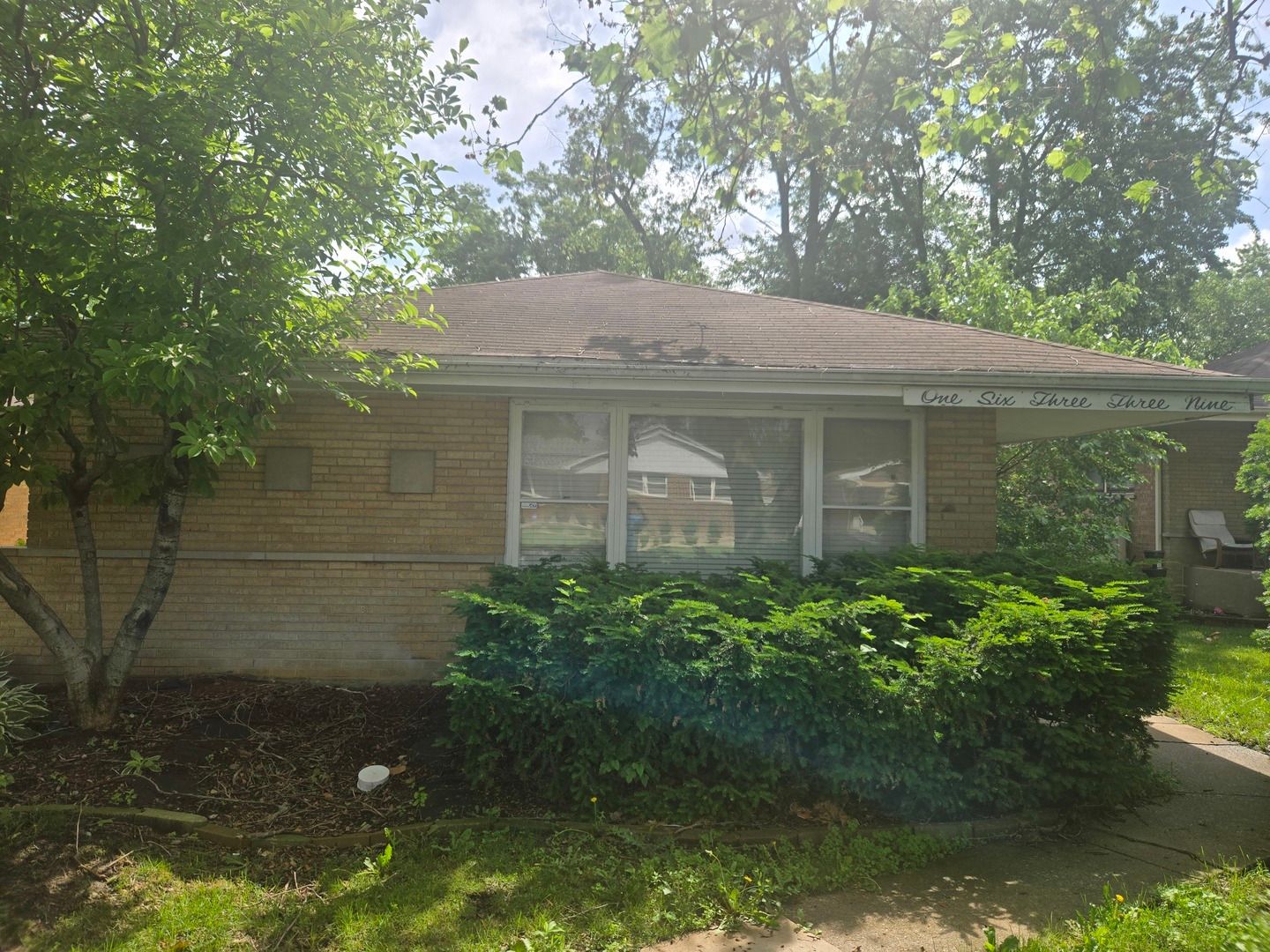 16339 Dobson Avenue — South Holland, IL 60473