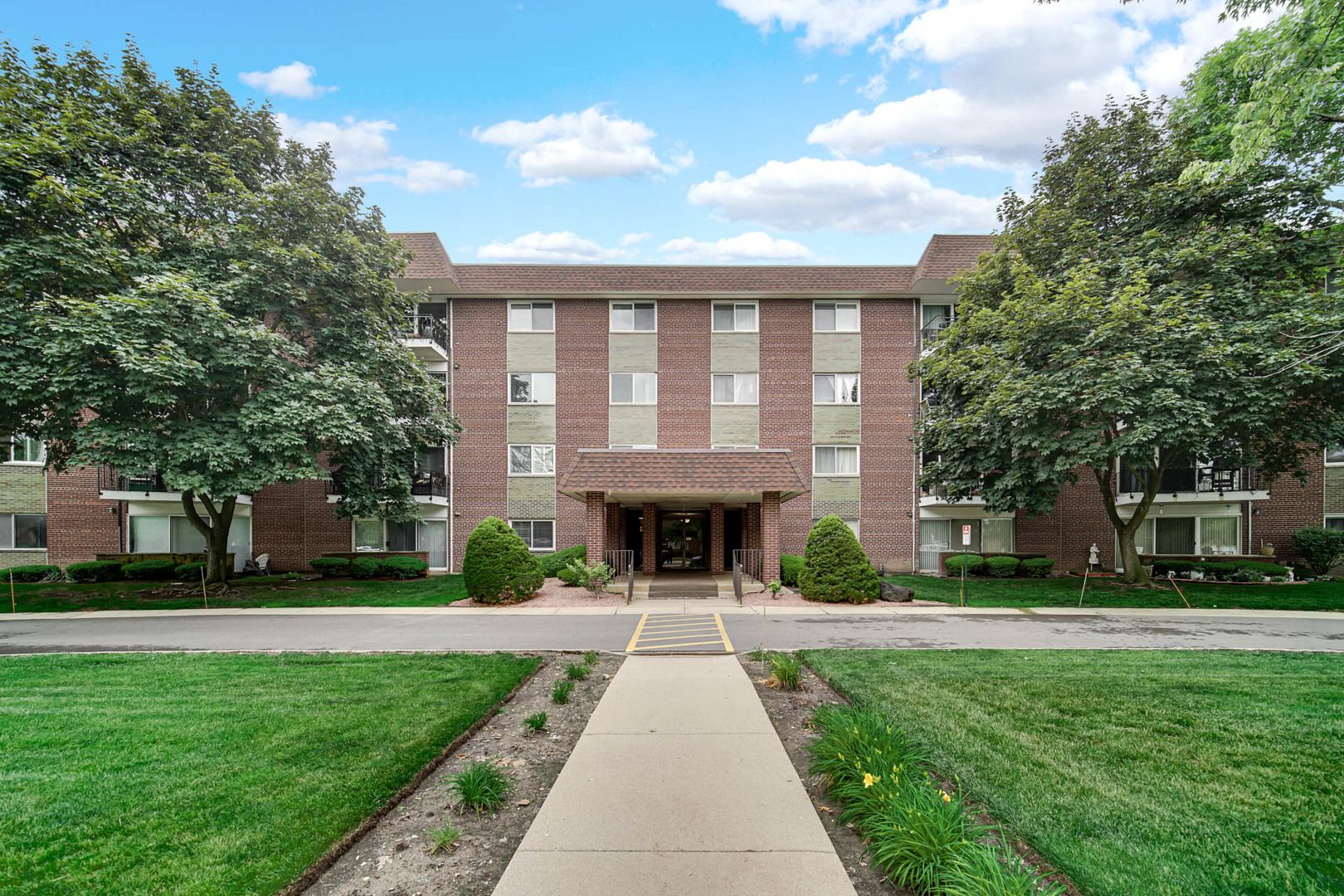 1030 S Fernandez Avenue S #4-M — Arlington Heights, IL 60005