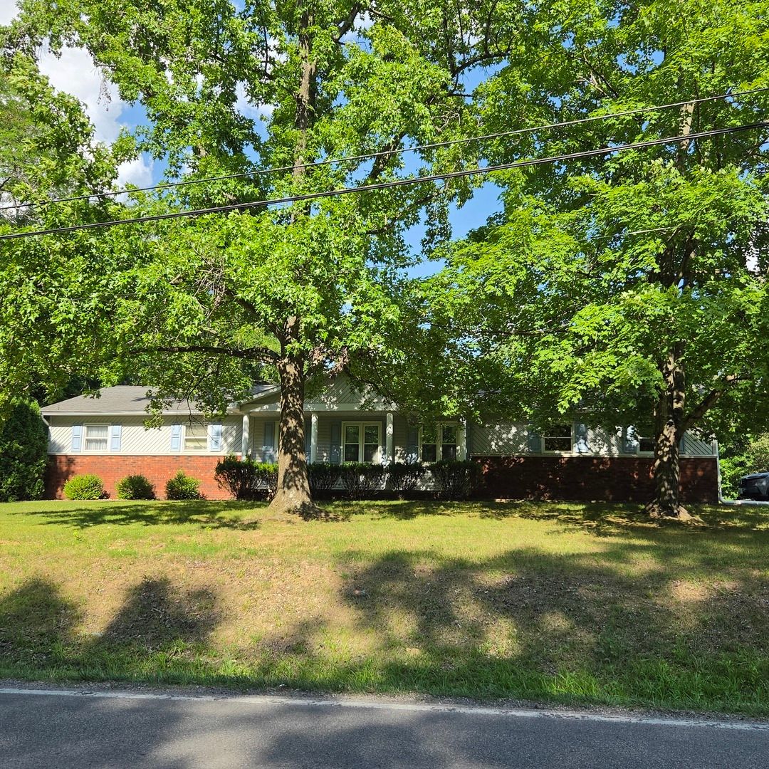 11534 State Highway 37 Highway — Benton, IL 62812