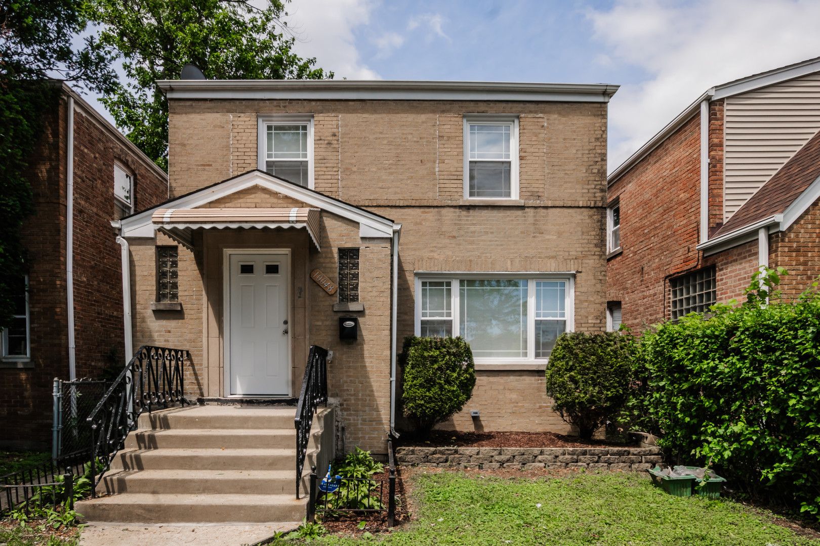 10048 S Saint Lawrence Avenue — Chicago, IL 60628