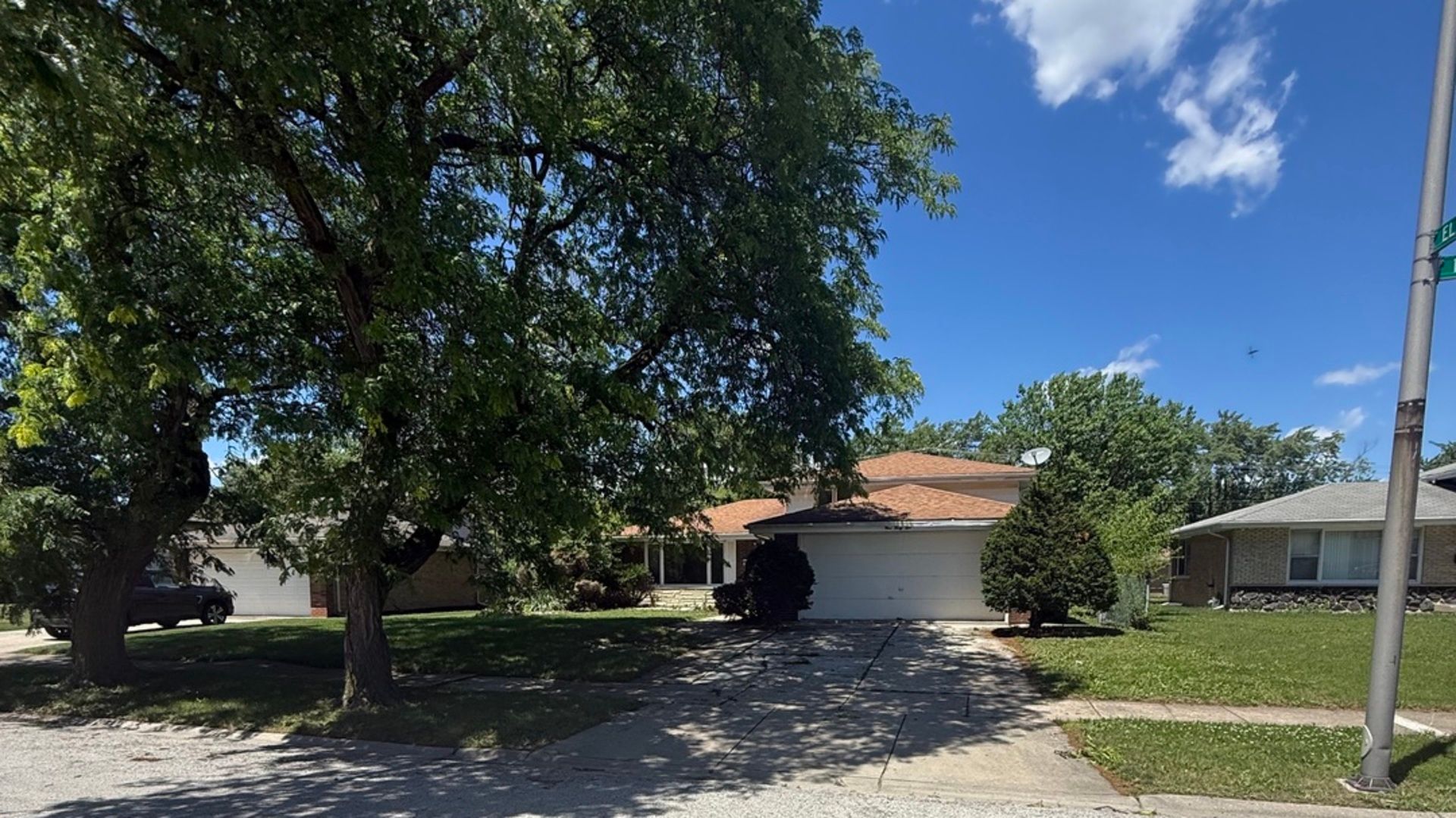 942 E 168th Street — South Holland, IL 60473