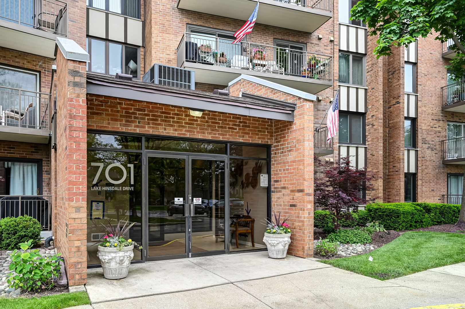 701 Lake Hinsdale Drive #412 — Willowbrook, IL 60527
