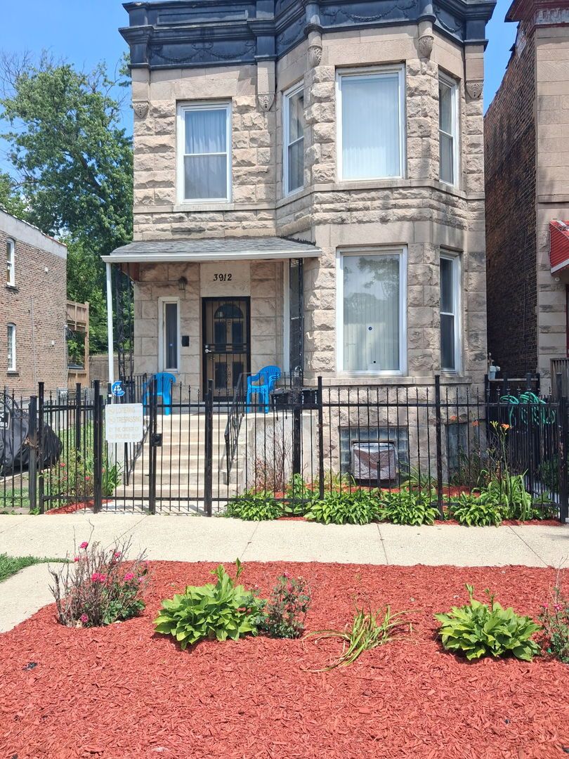 3912 W Fillmore Street — Chicago, IL 60624