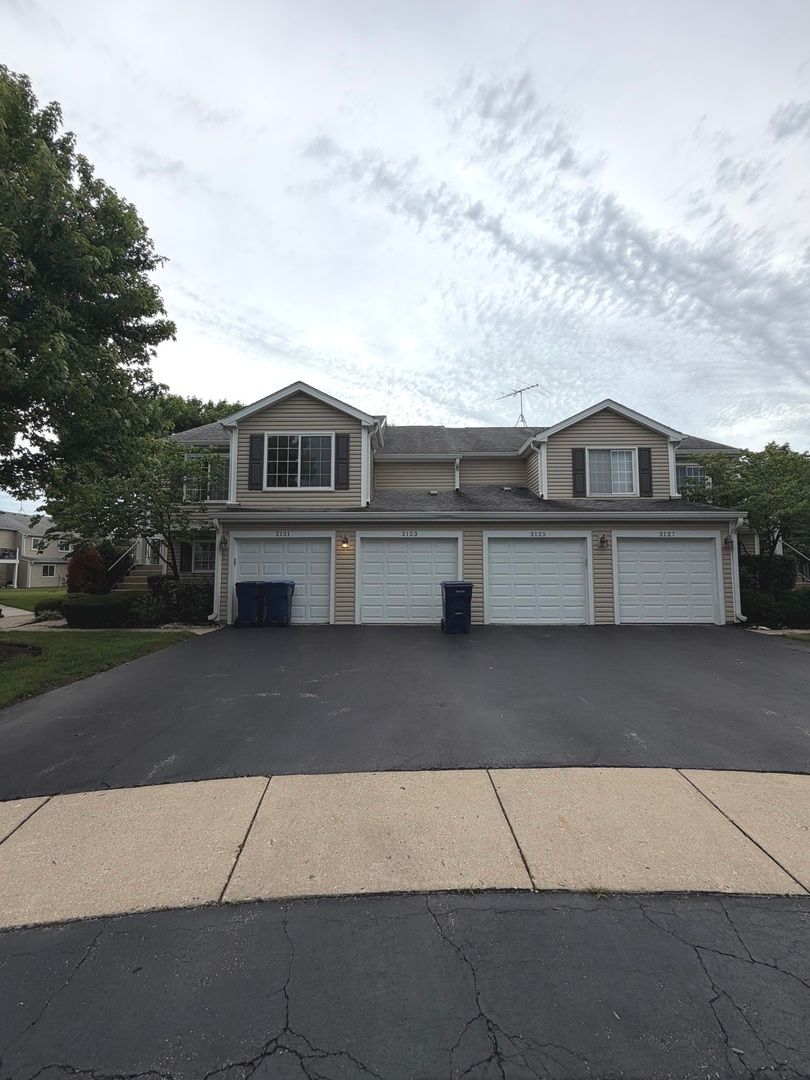 2123 Northwind Circle #2123 — Schaumburg, IL 60194