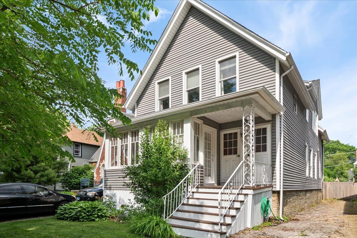 1621 Florence Avenue — Evanston, IL 60201