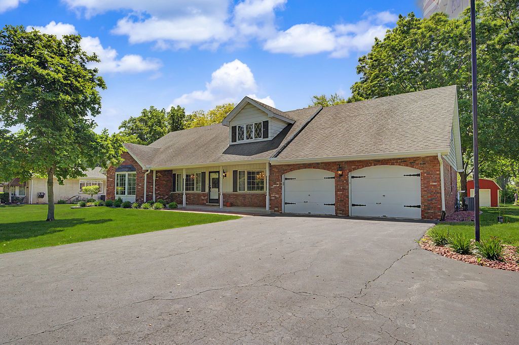 24364 S Volbrecht Road — Crete, IL 60417