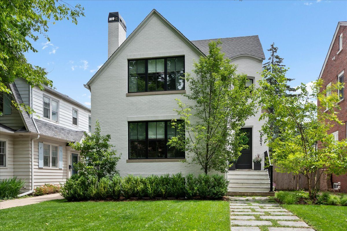 2201 Lincolnwood Drive — Evanston, IL 60201