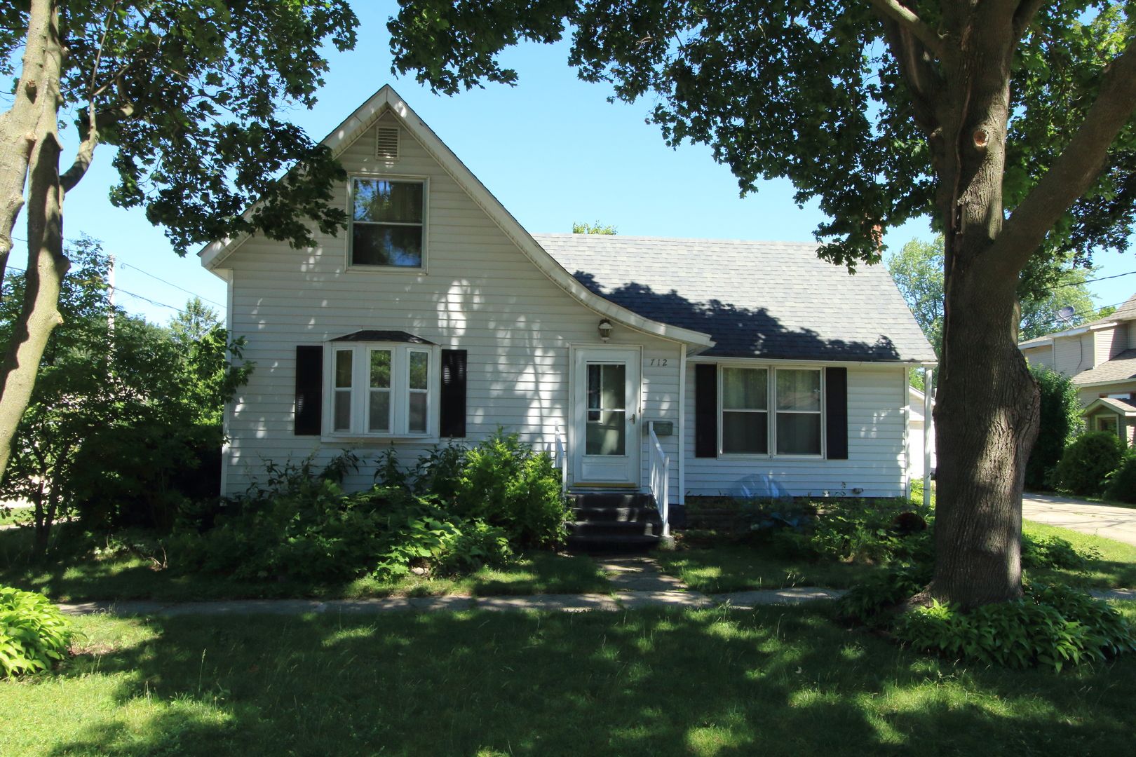 712 E Hurlbut Avenue — Belvidere, IL 61008
