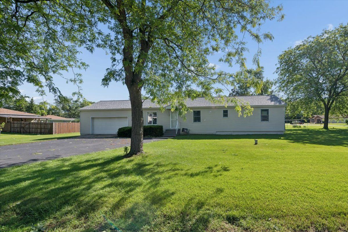 2504 Commonwealth Avenue — Joliet, IL 60435