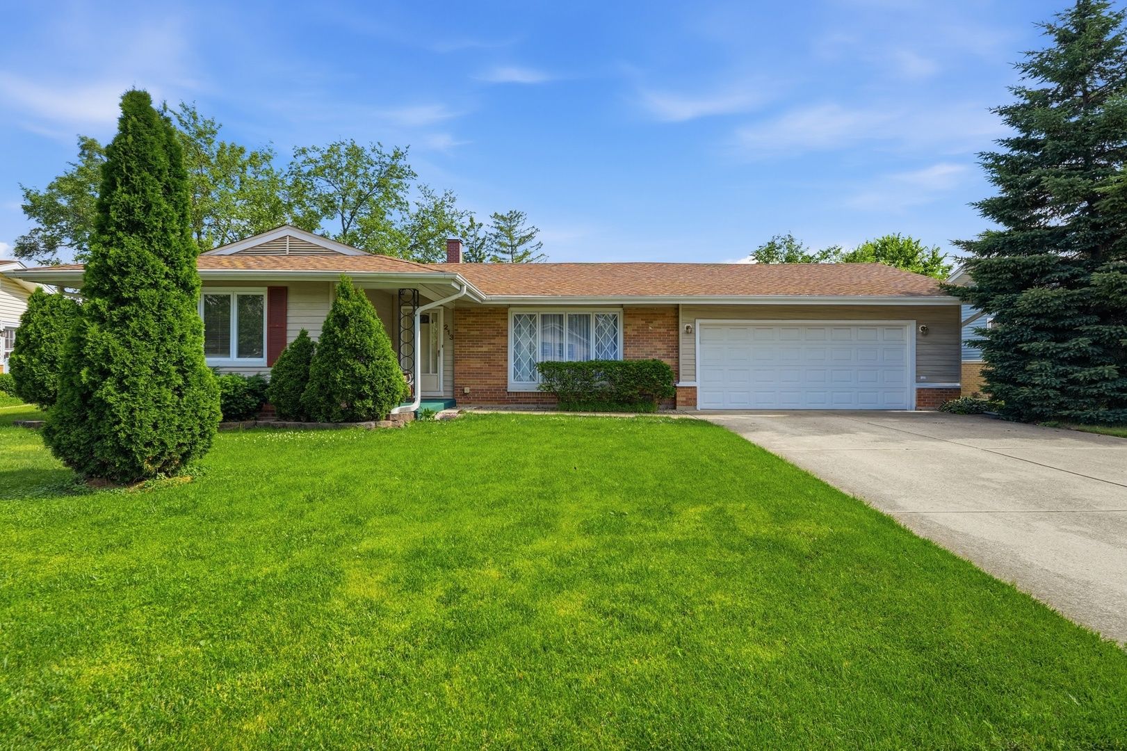 213 Edgeware Road — Elk Grove Village, IL 60007