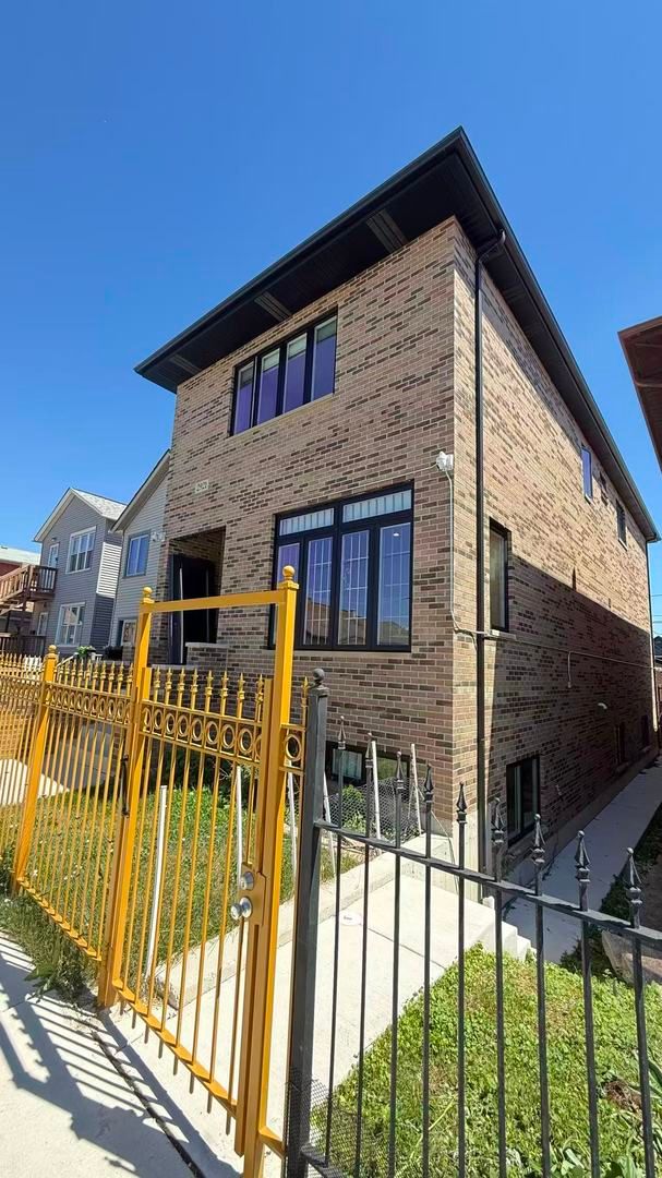 2921 S Farrell Street — Chicago, IL 60608