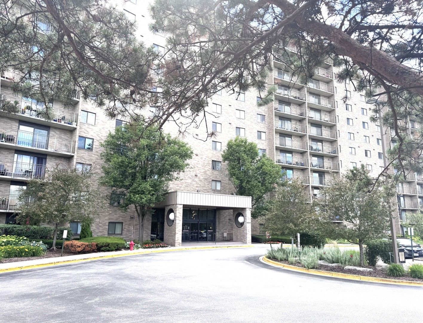 6340 Americana Drive #614 — Willowbrook, IL 60527