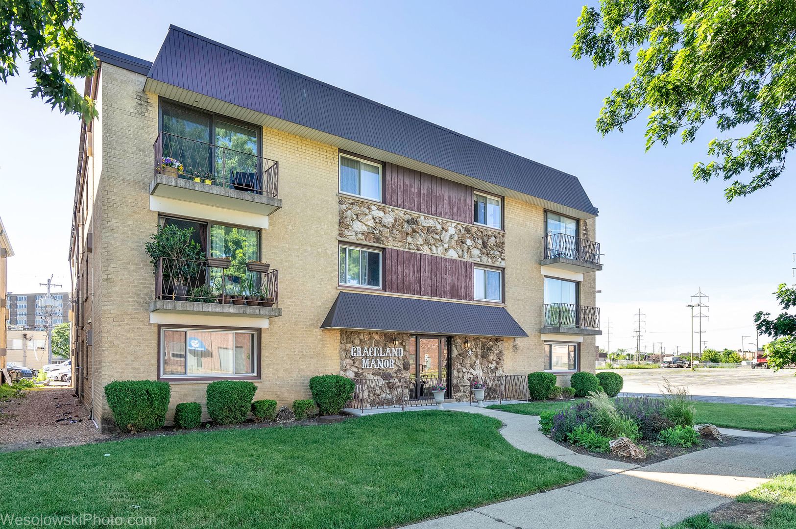 915 Graceland Avenue #1C — Des Plaines, IL 60016