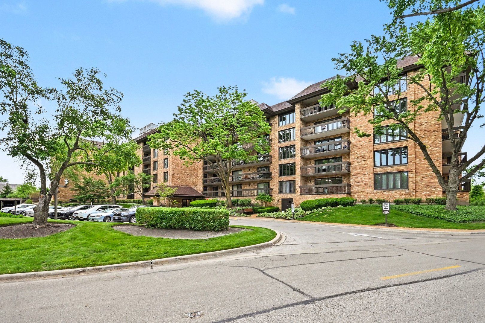 1671 Mission Hills Road #201 — Northbrook, IL 60062