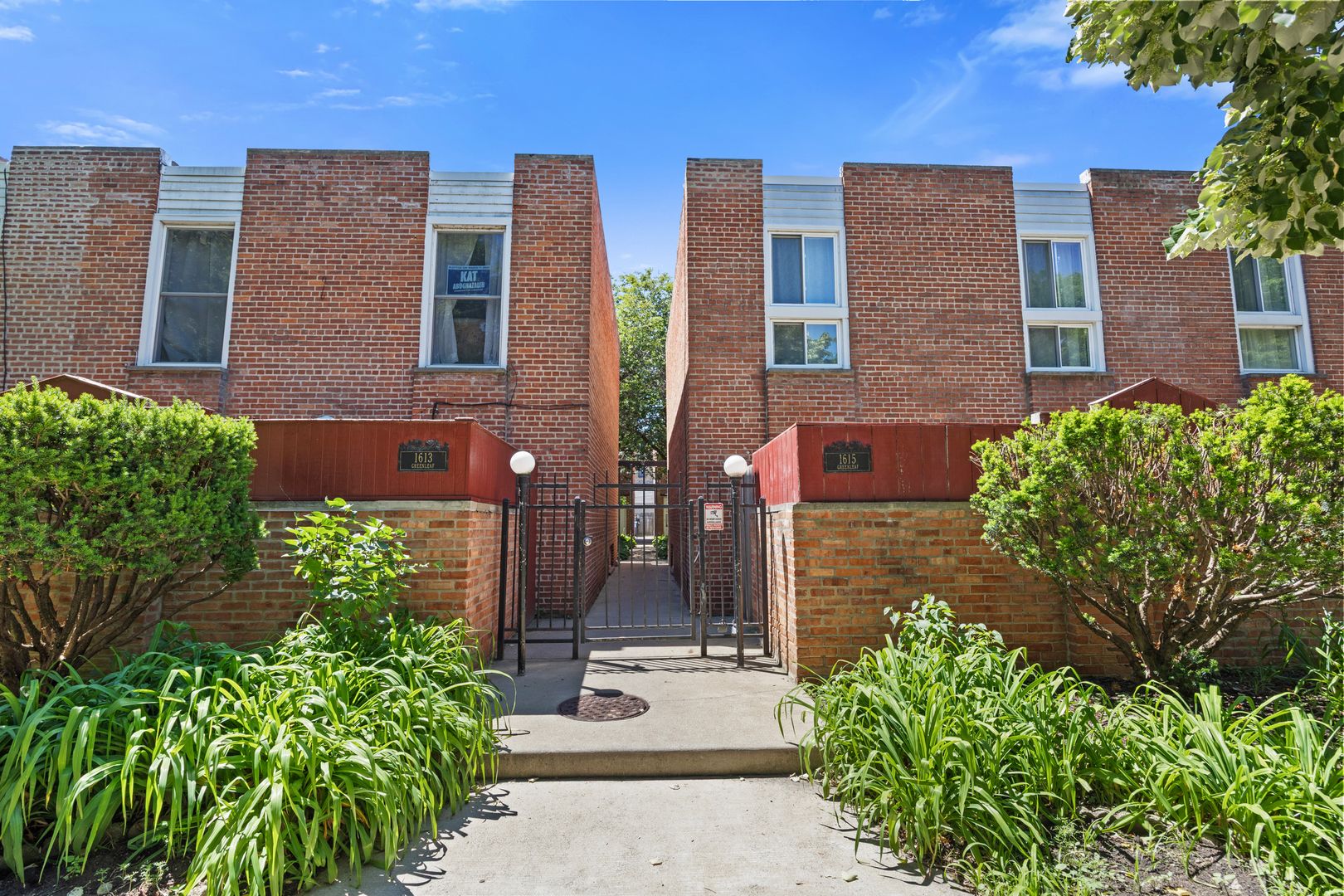 1615 W Greenleaf Avenue #F — Chicago, IL 60626