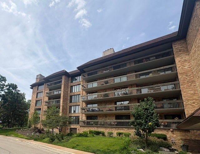 1621 Mission Hills Road #N201 — Northbrook, IL 60062