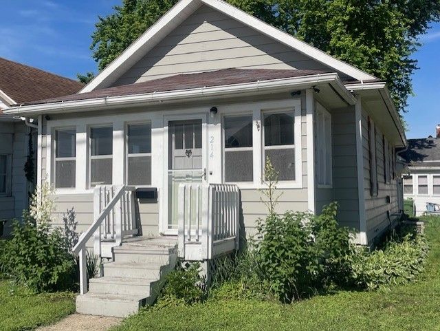 214 N 3RD Street — Clinton, IA 52732