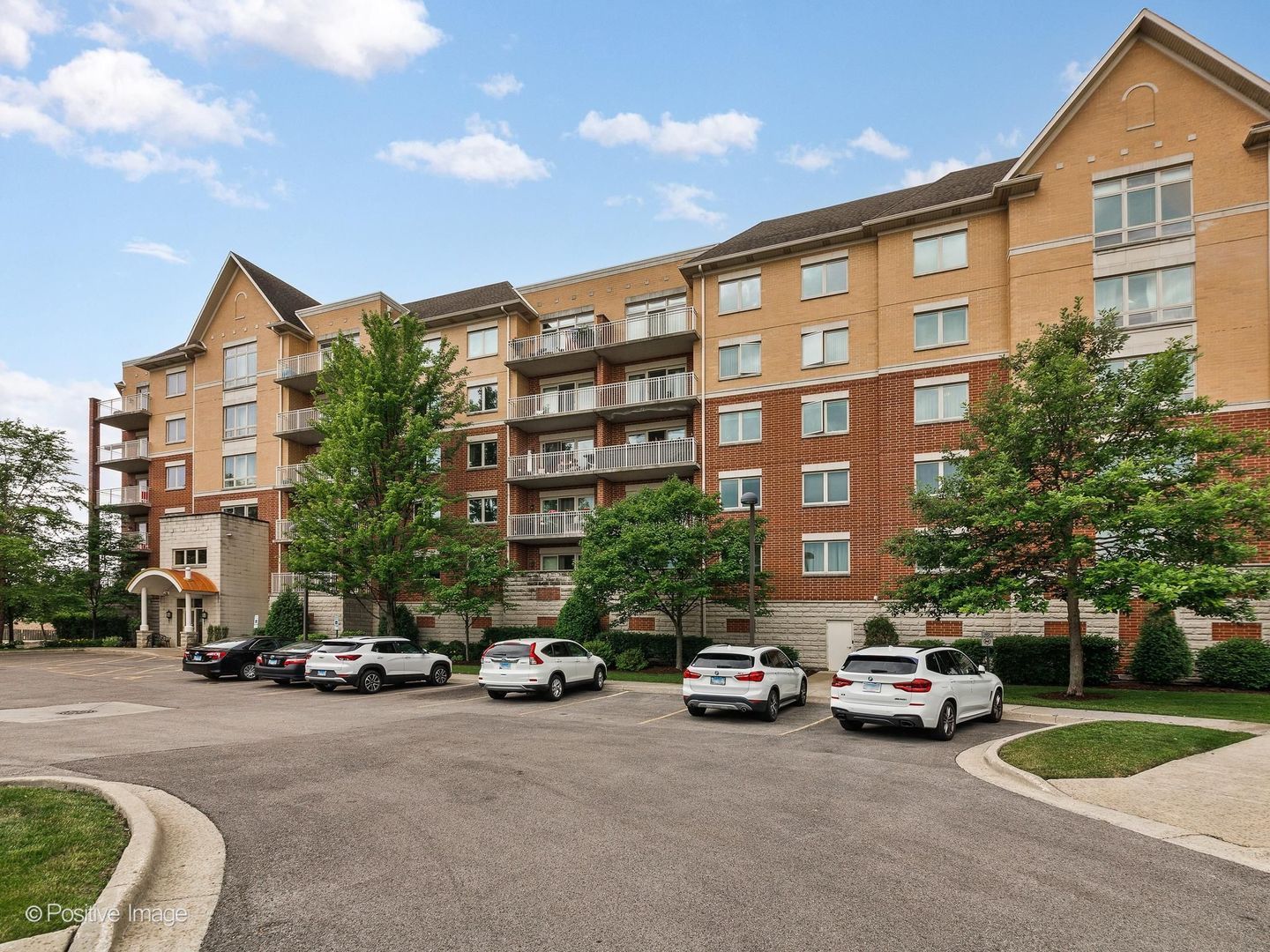 8300 Concord Drive #607 — Morton Grove, IL 60053