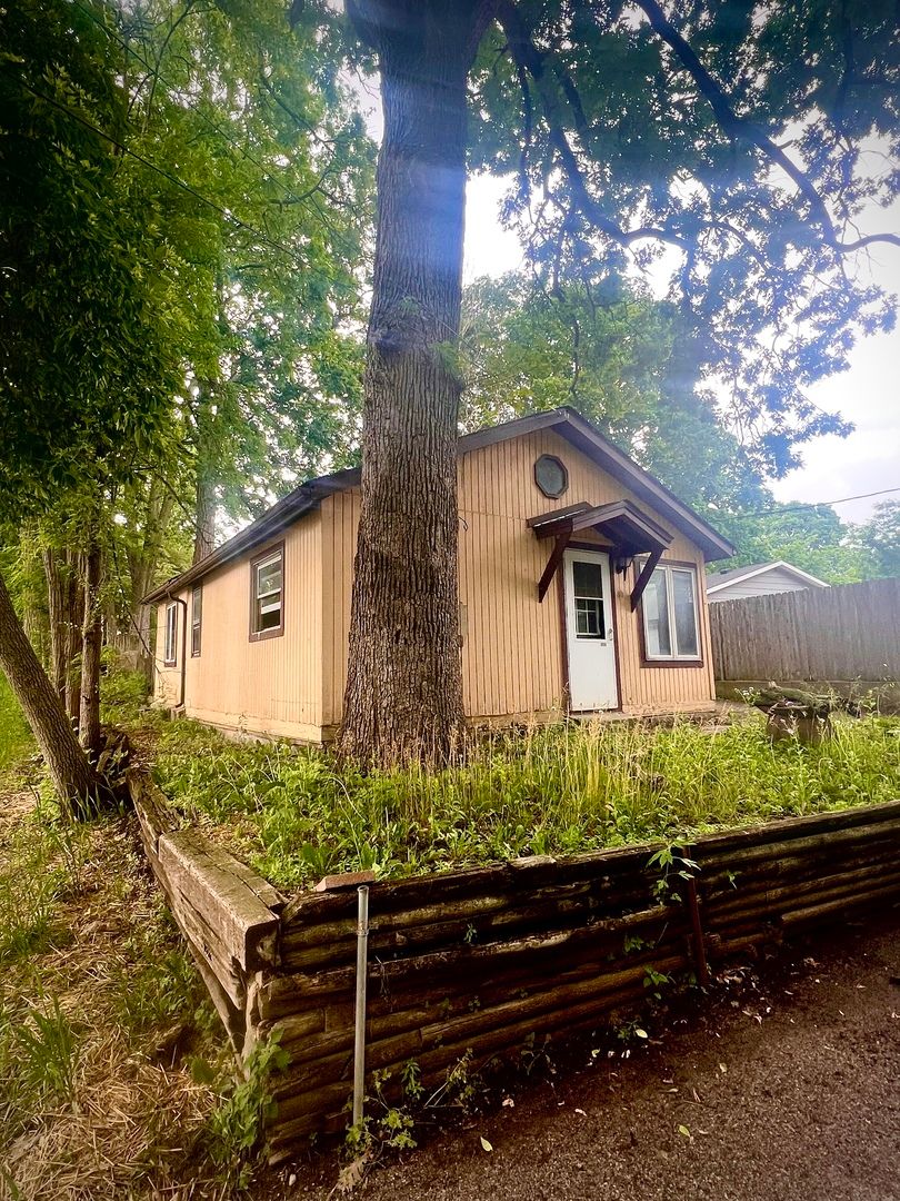 80 Cathryn Street — Fox Lake, IL 60020