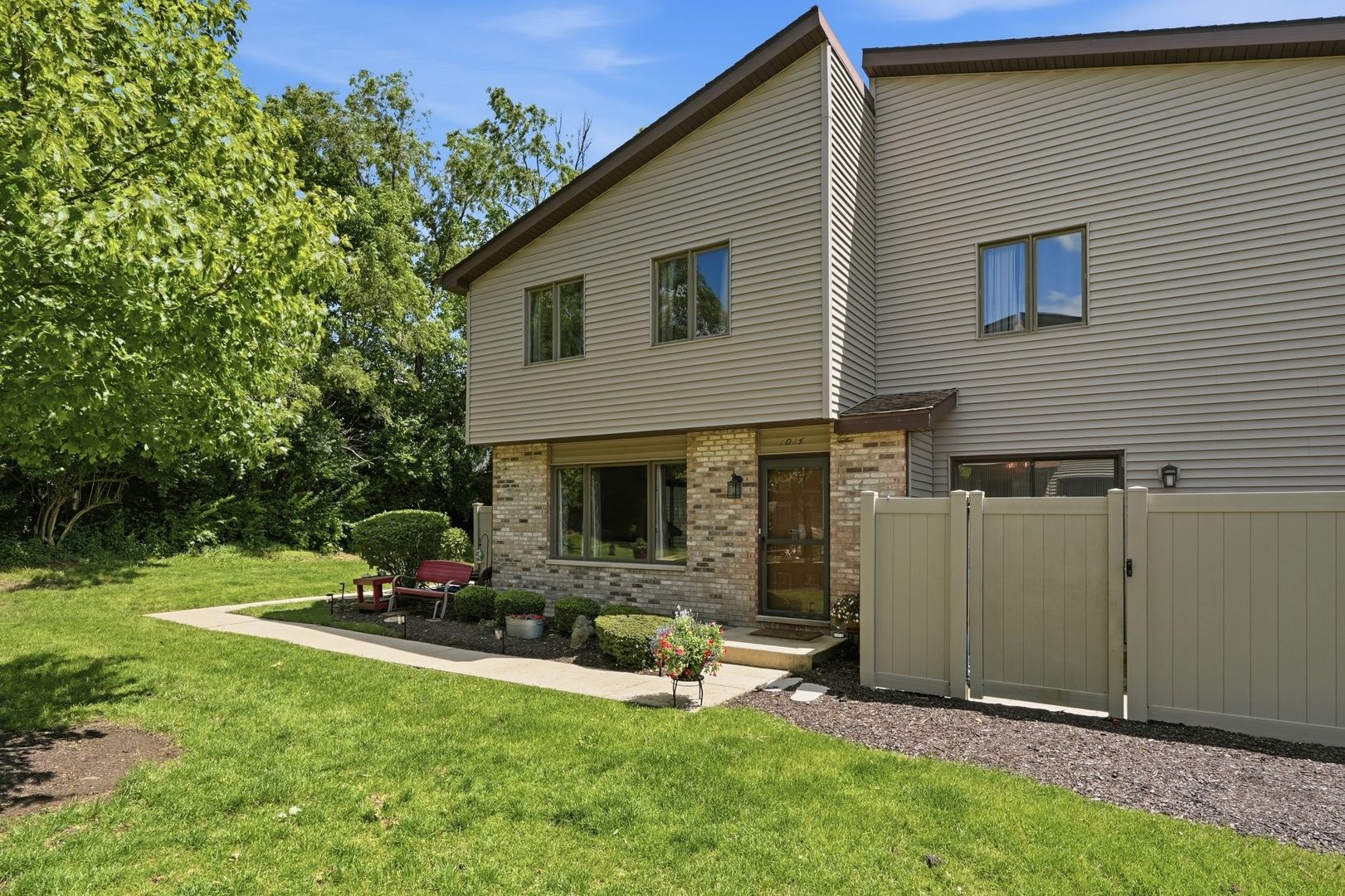1014 SCHOOLGATE Road #1014 — New Lenox, IL 60451