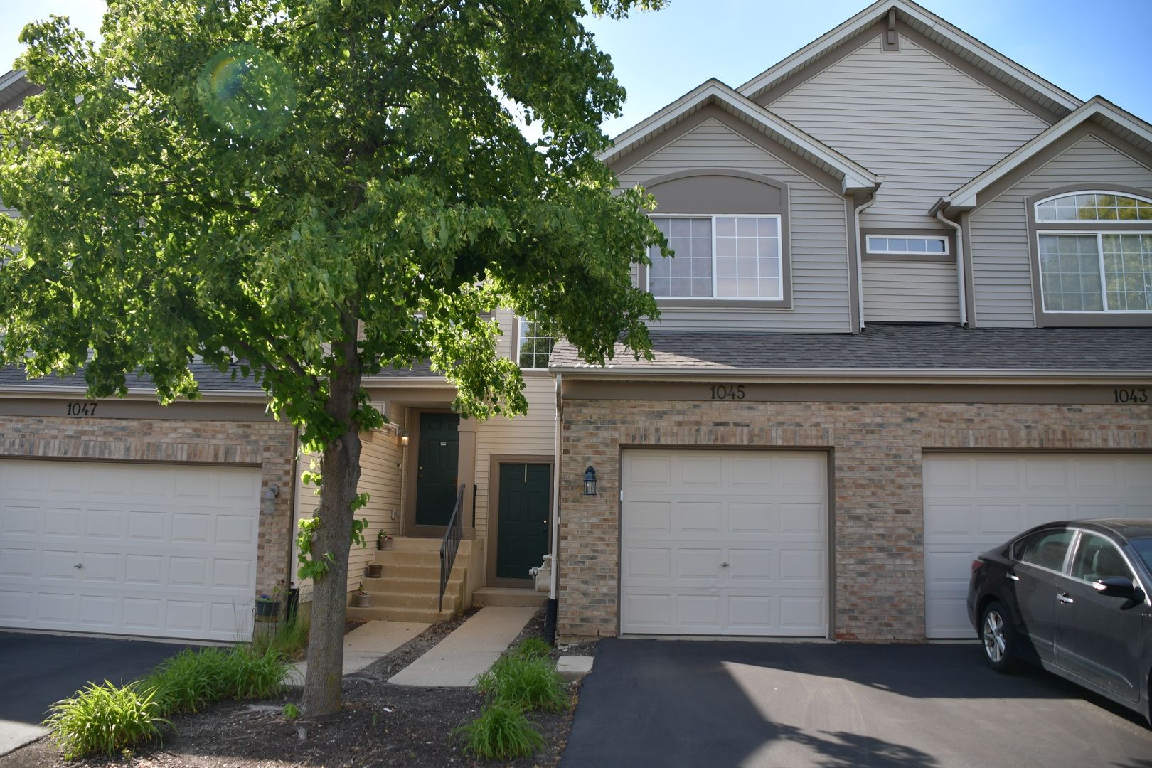 1045 Woodview Court — Aurora, IL 60502