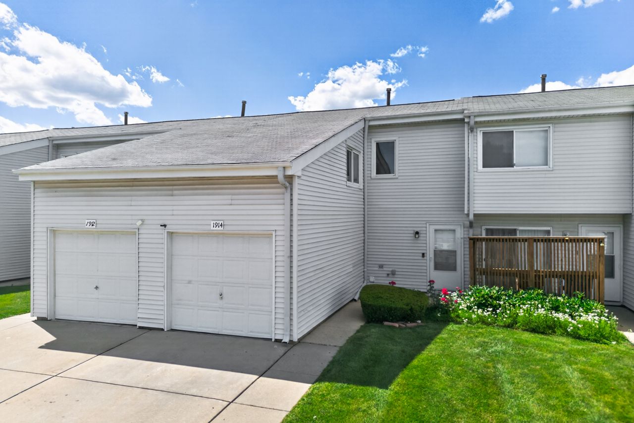 1914 N Alpine Drive — Glendale Heights, IL 60139