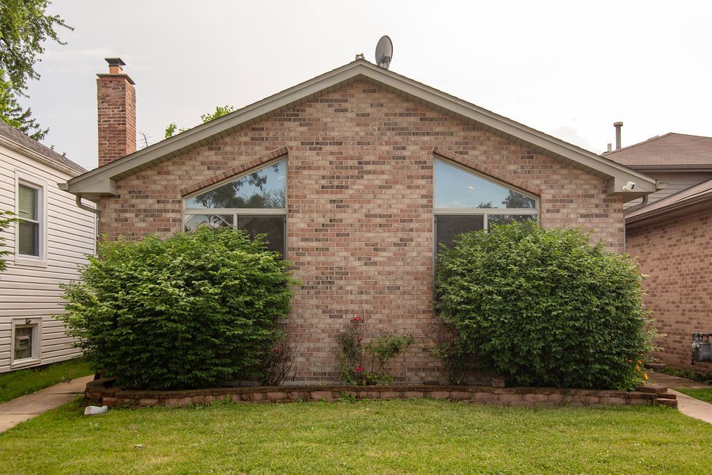 12402 S Racine Avenue — Calumet Park, IL 60827