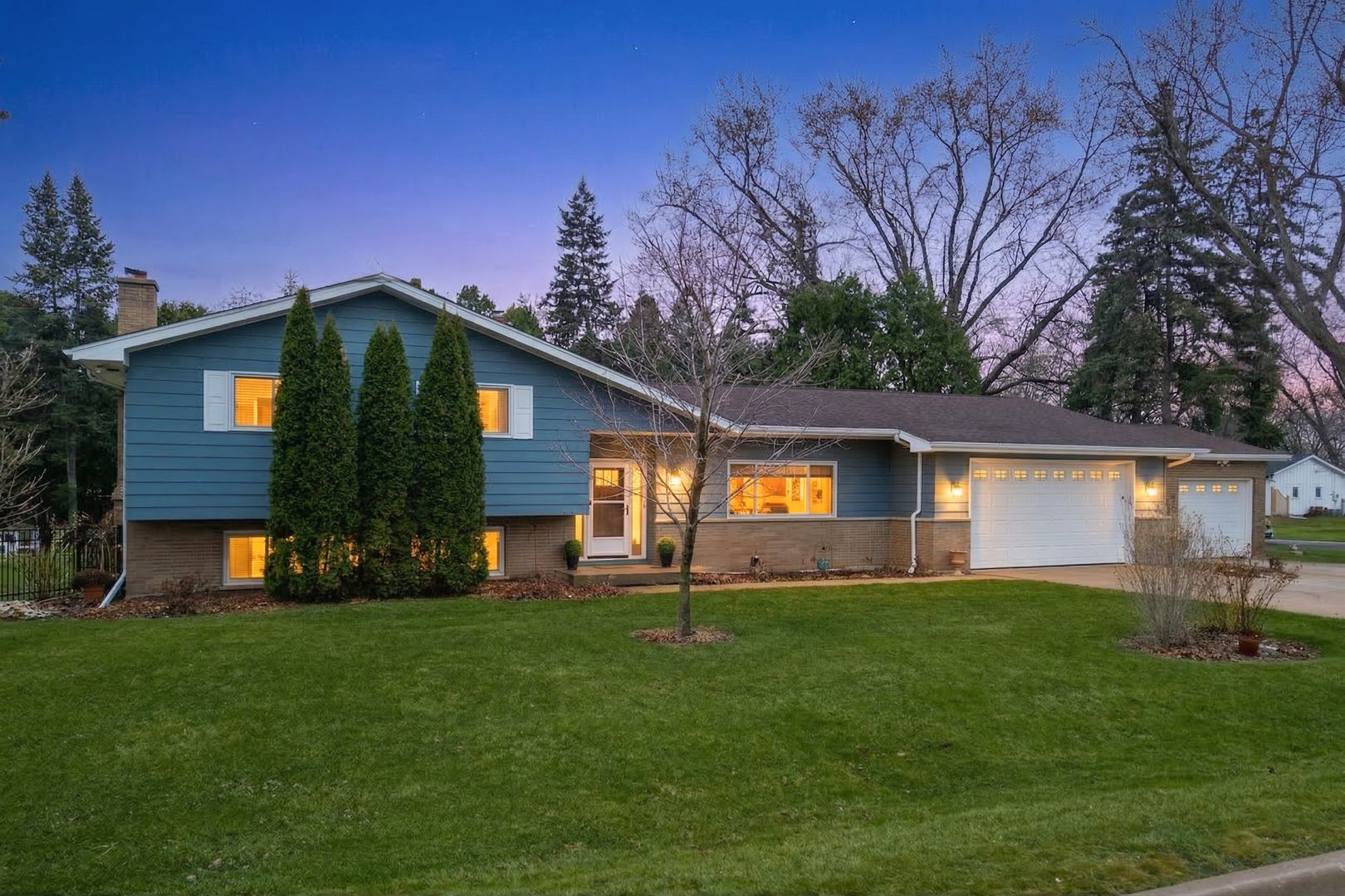 28W075 Aurora Avenue — Naperville, IL 60540