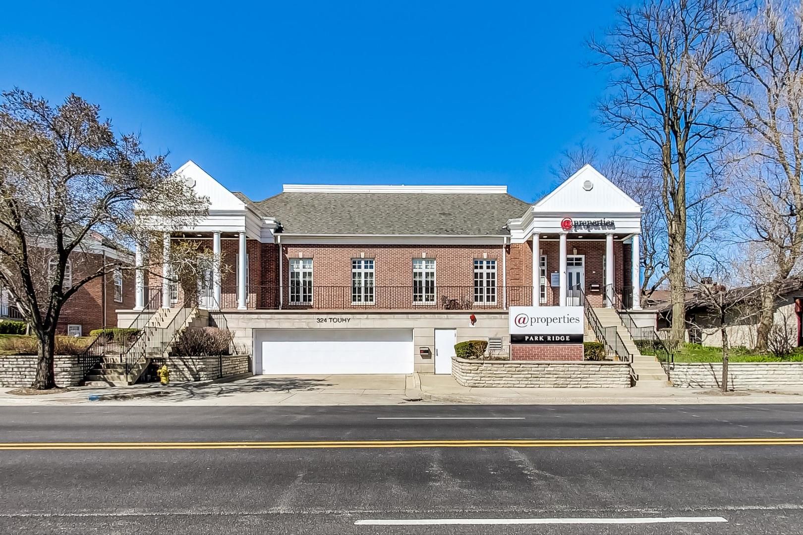 324 W Touhy Avenue — Park Ridge, IL 60068