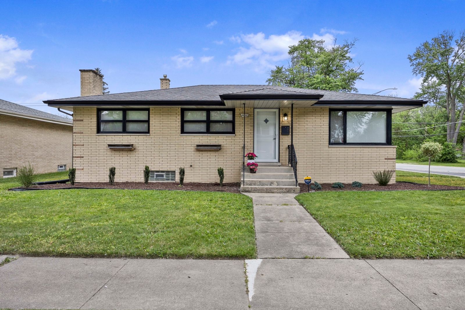 18202 Locust Street — Lansing, IL 60438