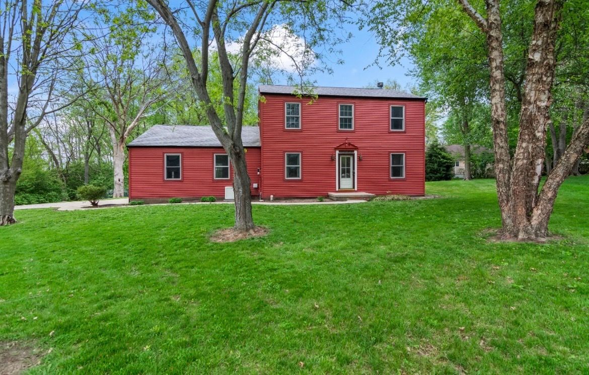 38 Wedgewood Lane — Girard, IL 62640