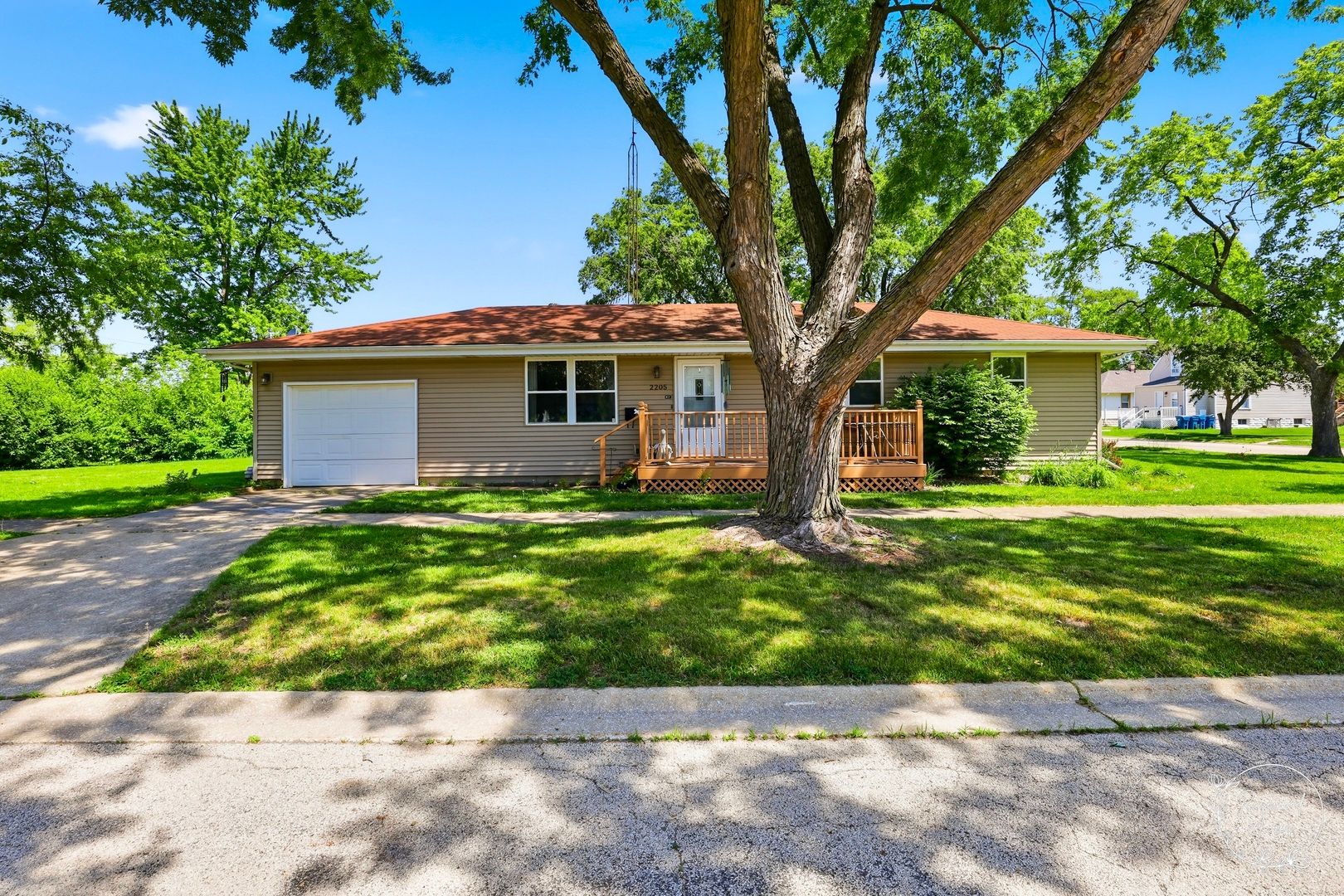 2205 W Hickory Street — Kankakee, IL 60901