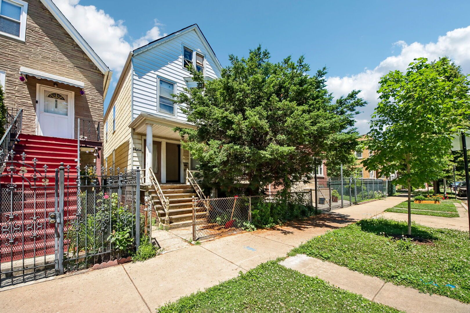 2934 N Gresham Avenue — Chicago, IL 60618