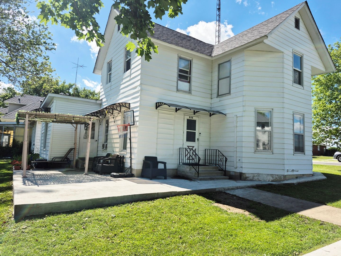 222 N Maple Street N — Cullom, IL 60929
