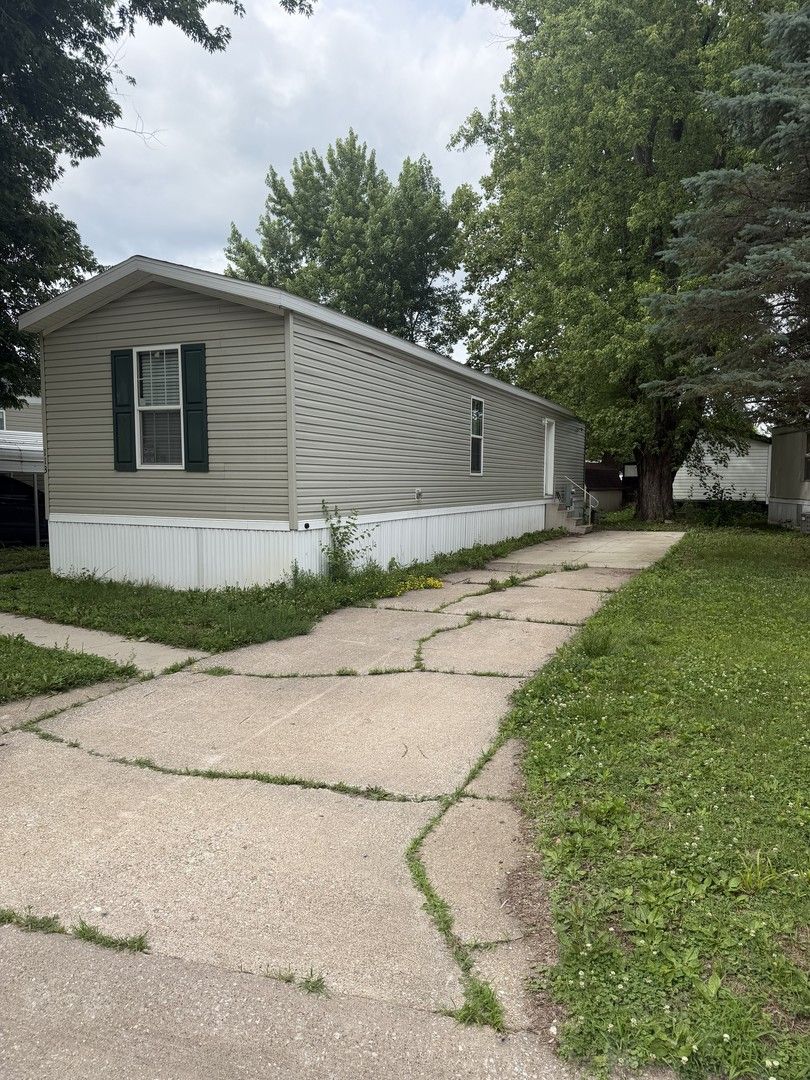 7900 79th Ave Avenue W #113 — Rock Island, IL 61201