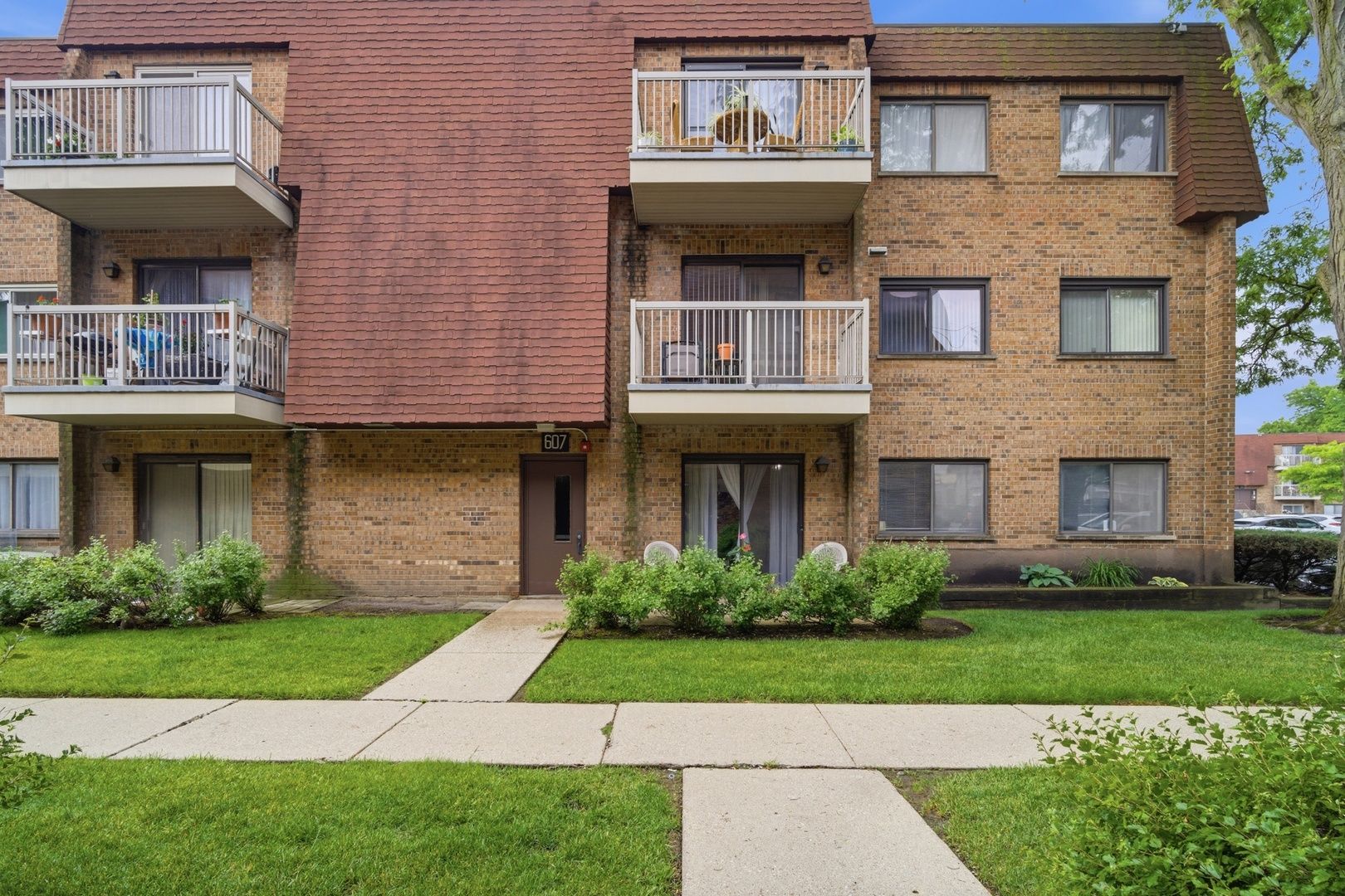 607 W Central Road #1A — Mount Prospect, IL 60056