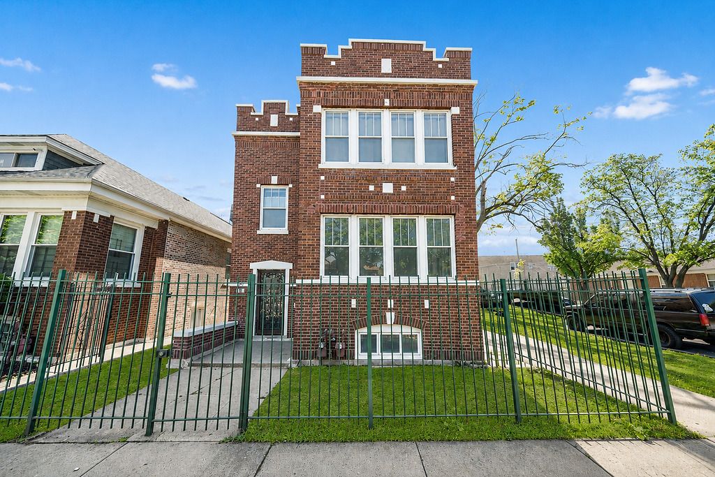 5759 S Campbell Avenue — Chicago, IL 60629