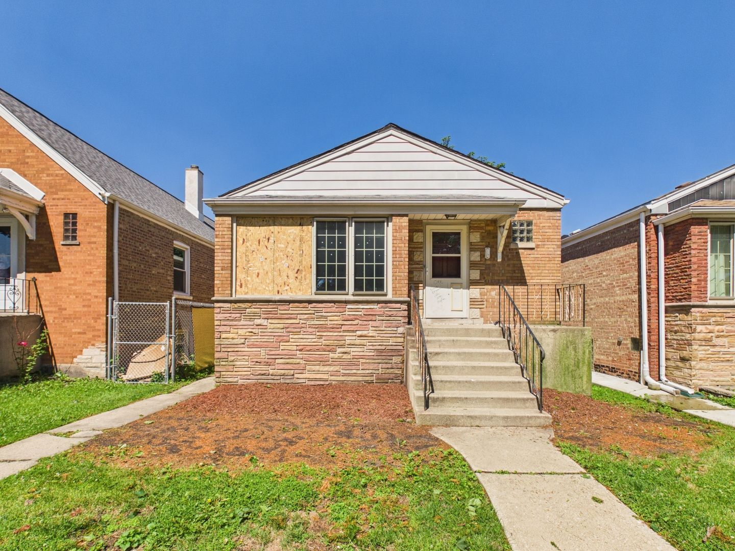 5208 S Long Avenue — Chicago, IL 60638