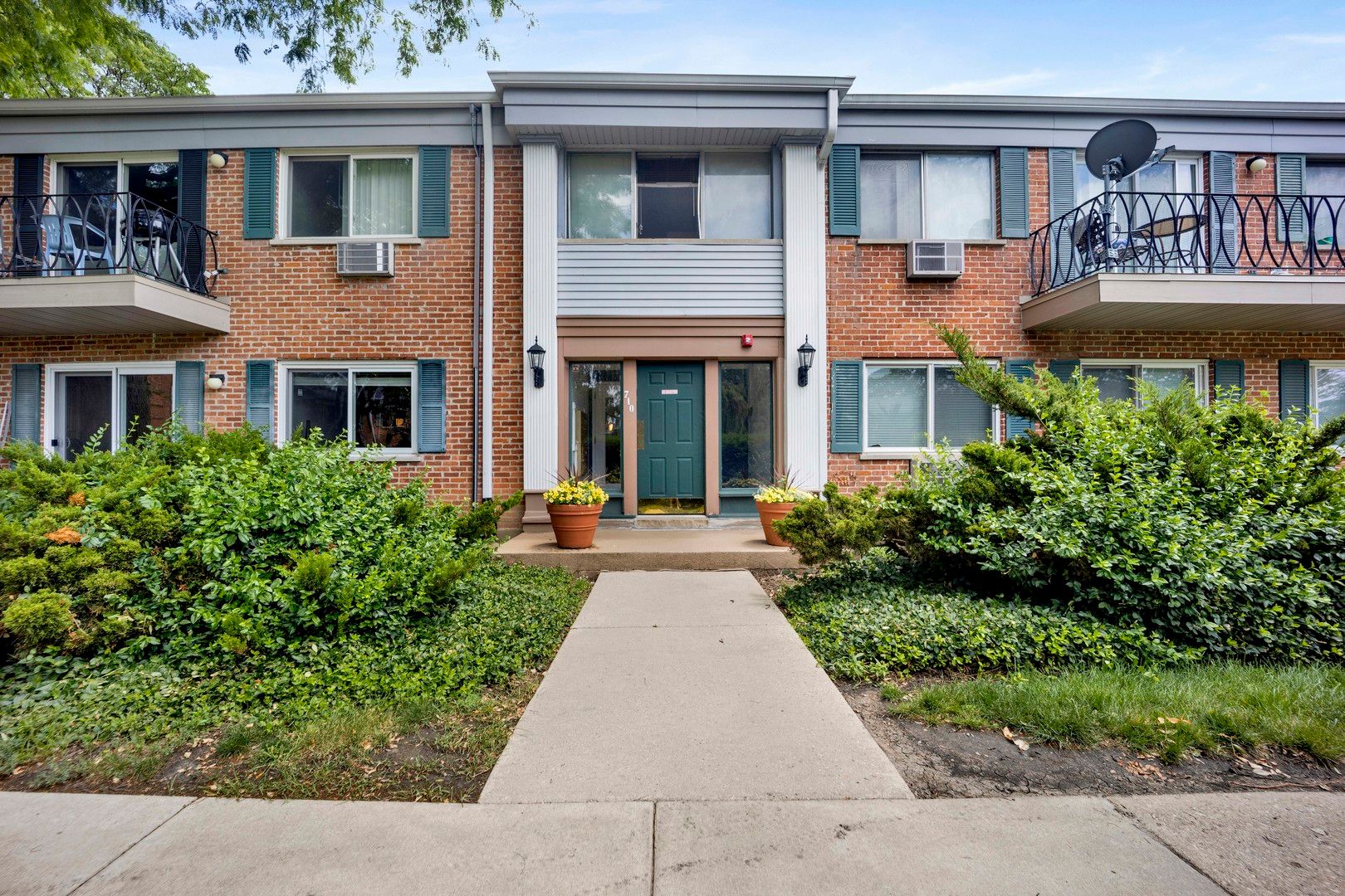710 E Algonquin Road #J108 — Arlington Heights, IL 60005
