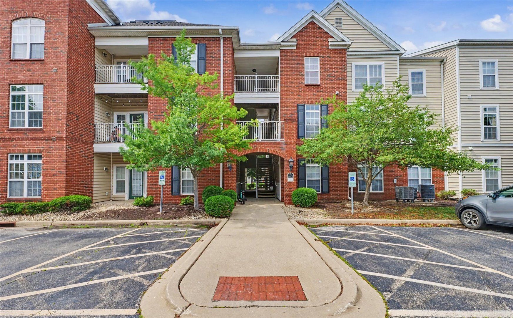 1905 N Lincoln Avenue #317 — Urbana, IL 61801