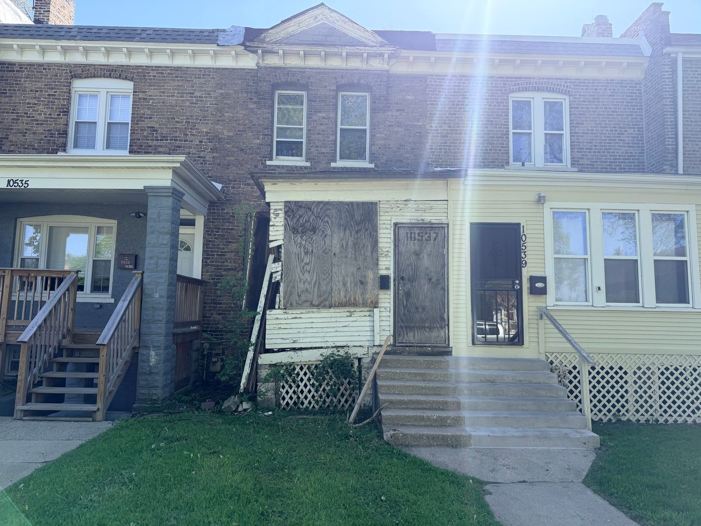 10537 S Corliss Avenue — Chicago, IL 60628