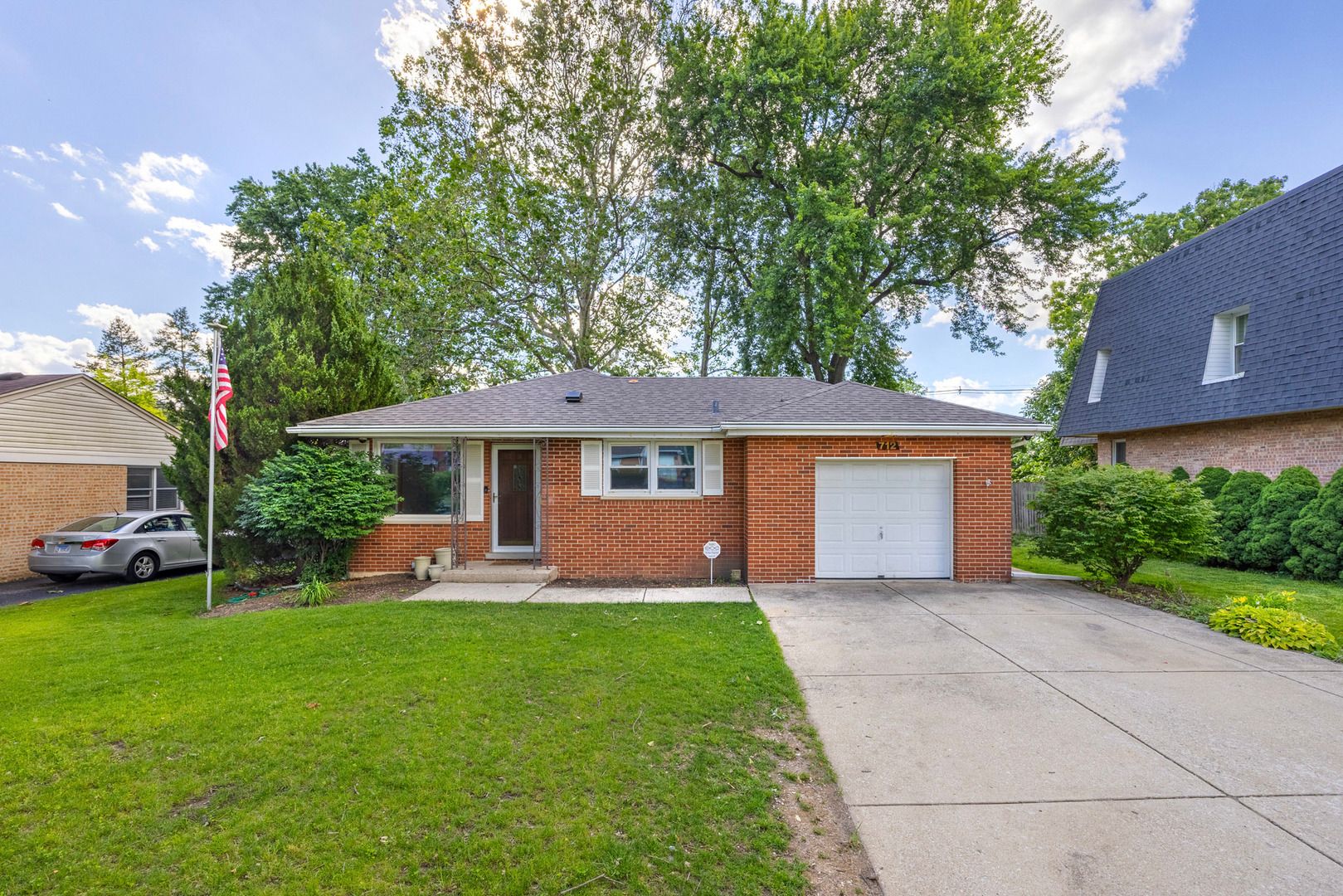 712 Spring Street — Roselle, IL 60172