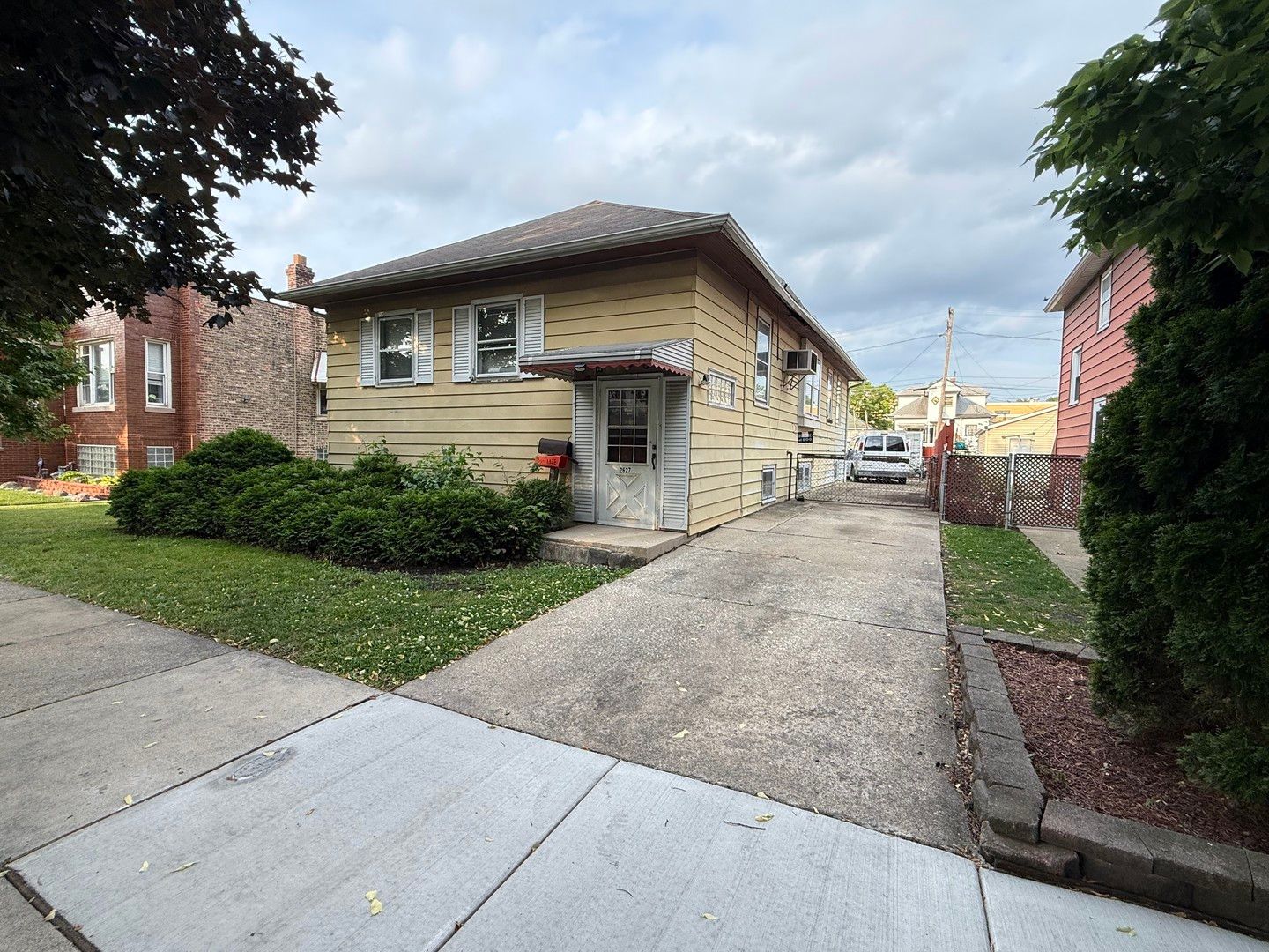 2627 S 60th Court — Cicero, IL 60804