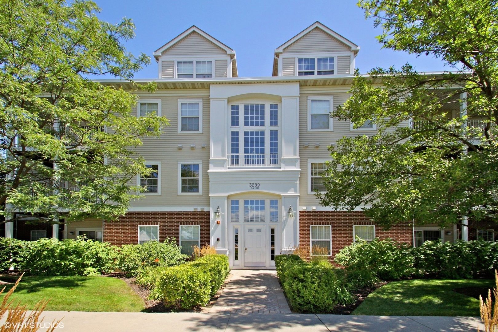 3299 Stratford Court #2A — Lake Bluff, IL 60044