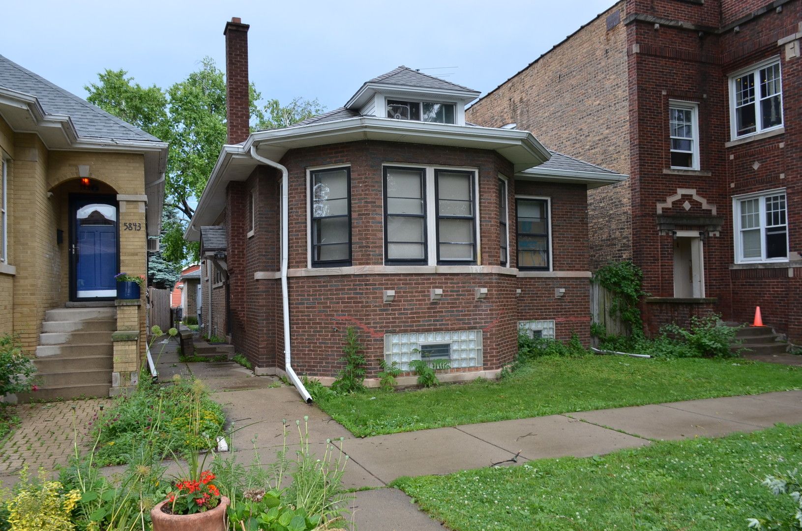 5841 N Washtenaw Avenue — Chicago, IL 60659