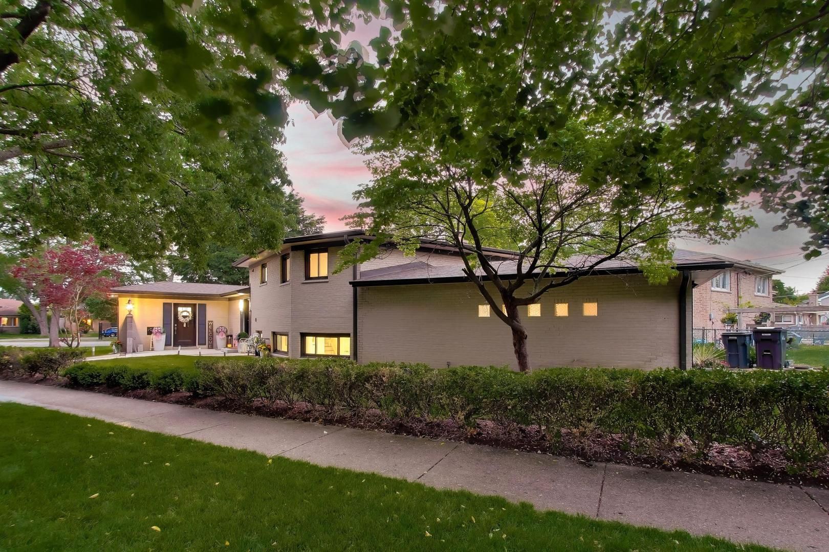 8864 E Prairie Road — Skokie, IL 60076