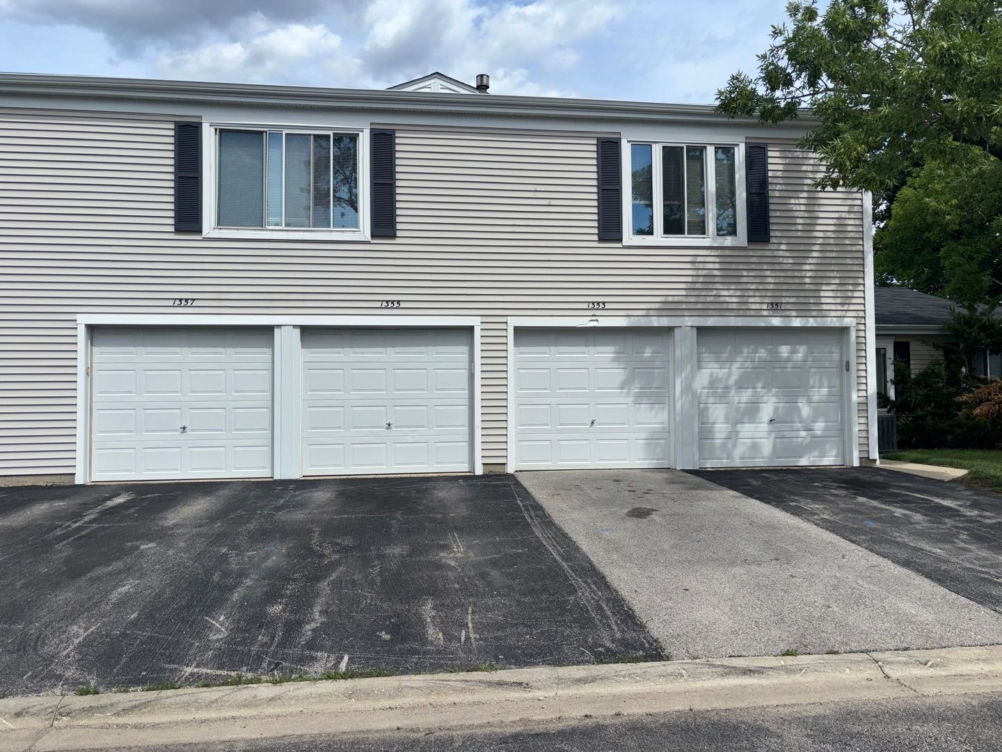 1353 Cove Drive #207B — Prospect Heights, IL 60070