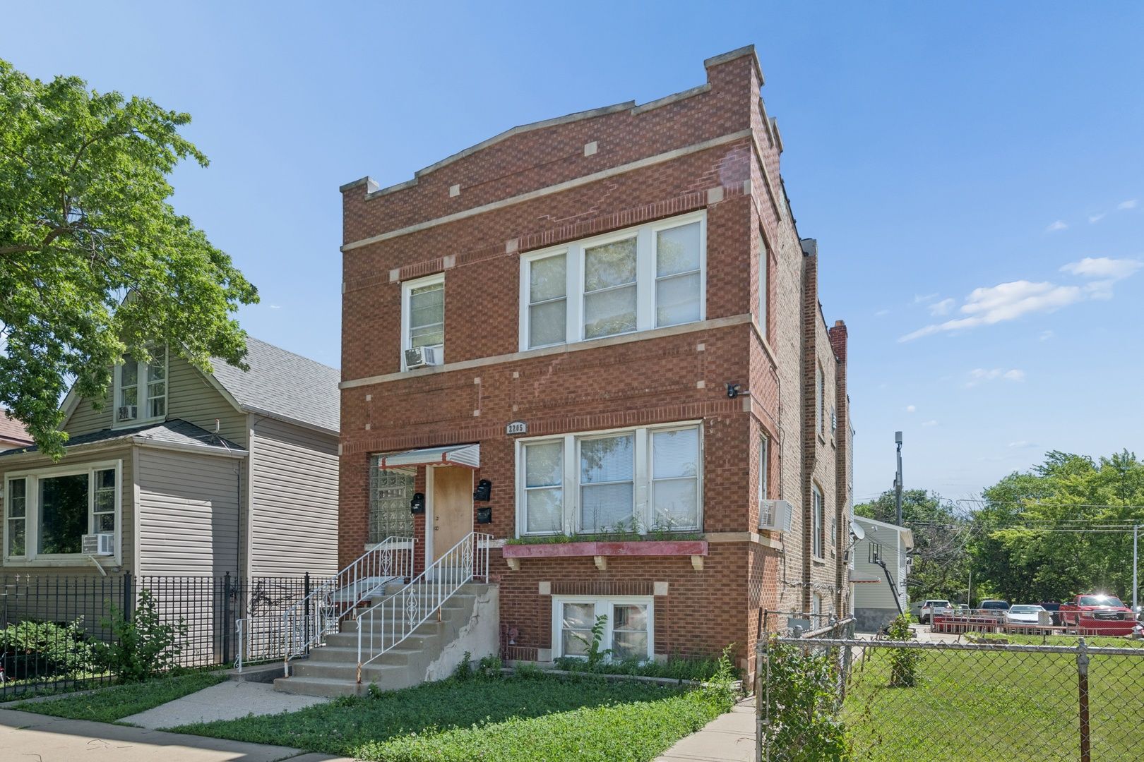 2205 N Melvina Avenue — Chicago, IL 60639